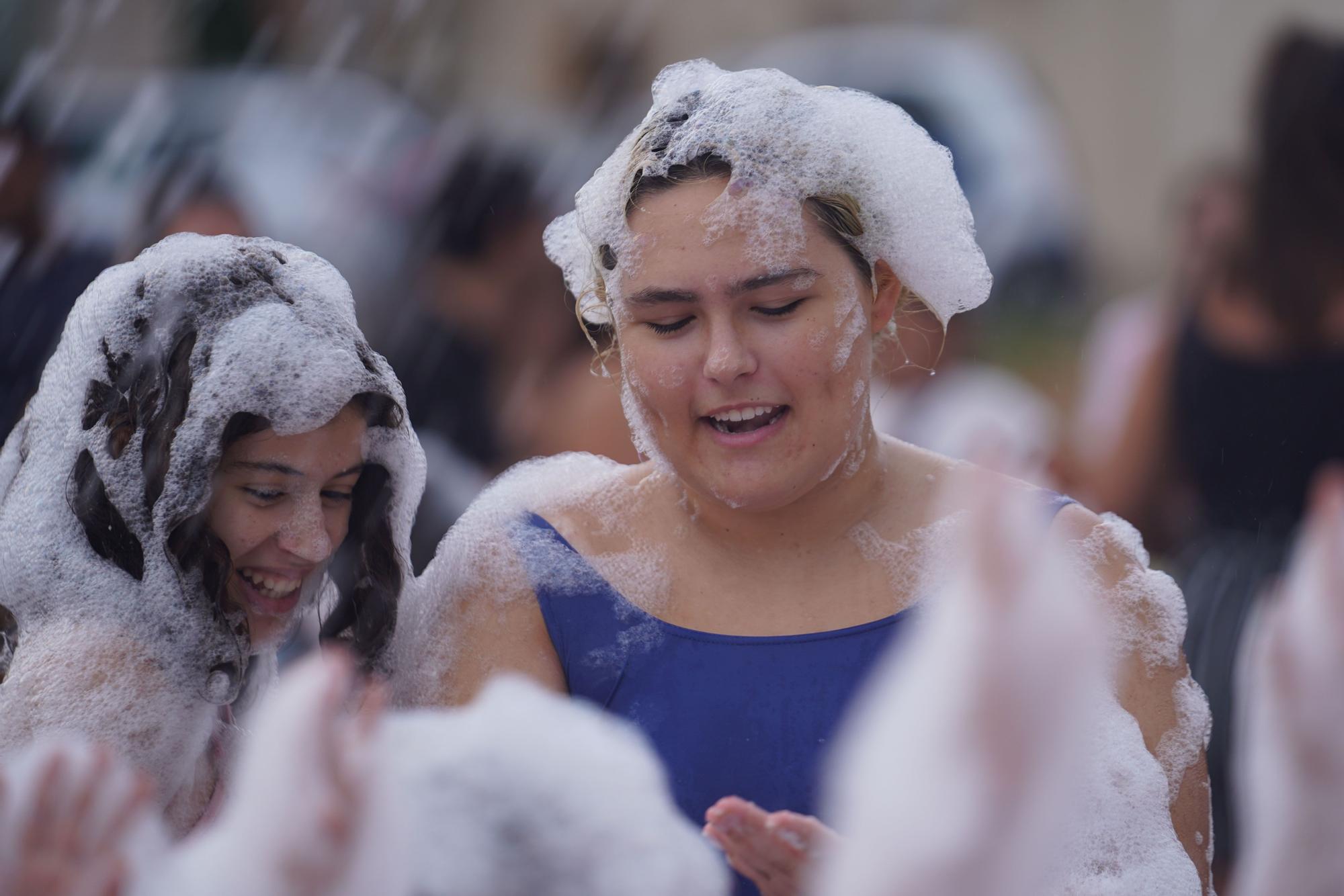 Mira aquí todas las imágenes de la fiesta de la espuma infantil en Jesús