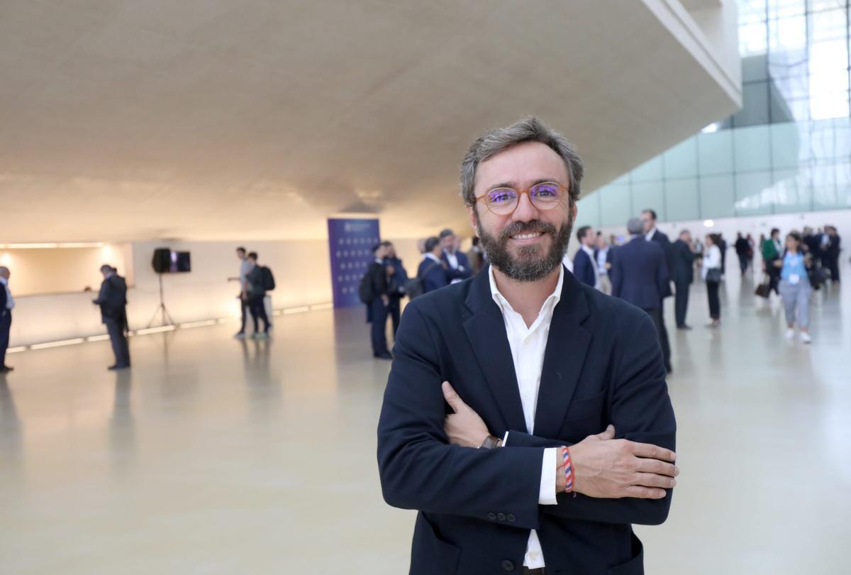 Aitor Moll, en el hall del Palacio de Congresos de Zaragoza.