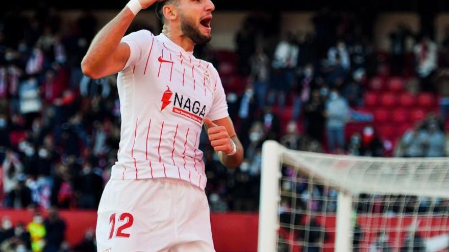 Rafa Mir celebra el gol de la victoria. | EFE/RAÚL CARO