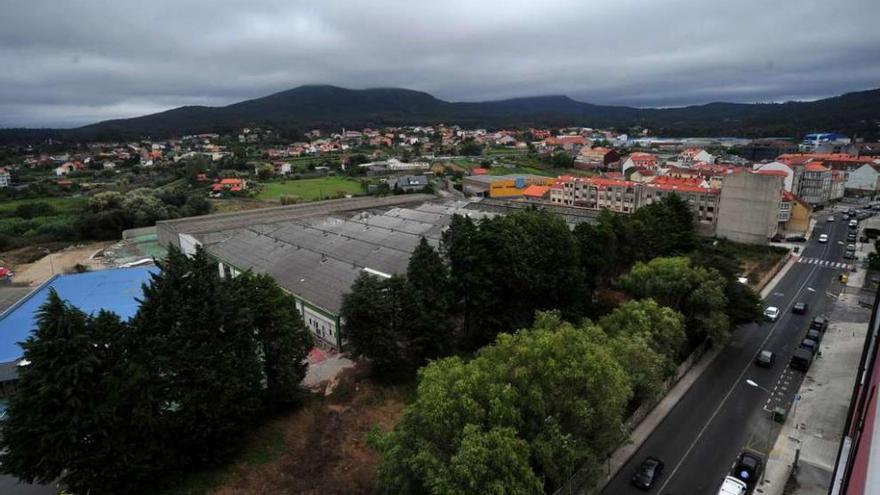 La parcela de Megasa en la avenida de As Carolinas tiene más de 20.000 metros cuadrados. // Iñaki Abella