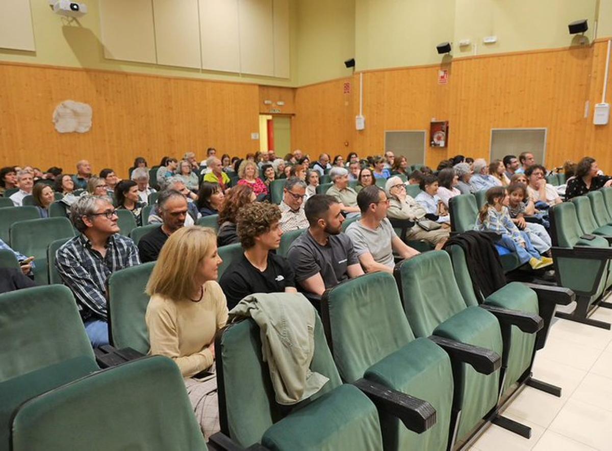Numeroso público asistió a las charlas en el centro cívico. | FAUSTINO SAURASL