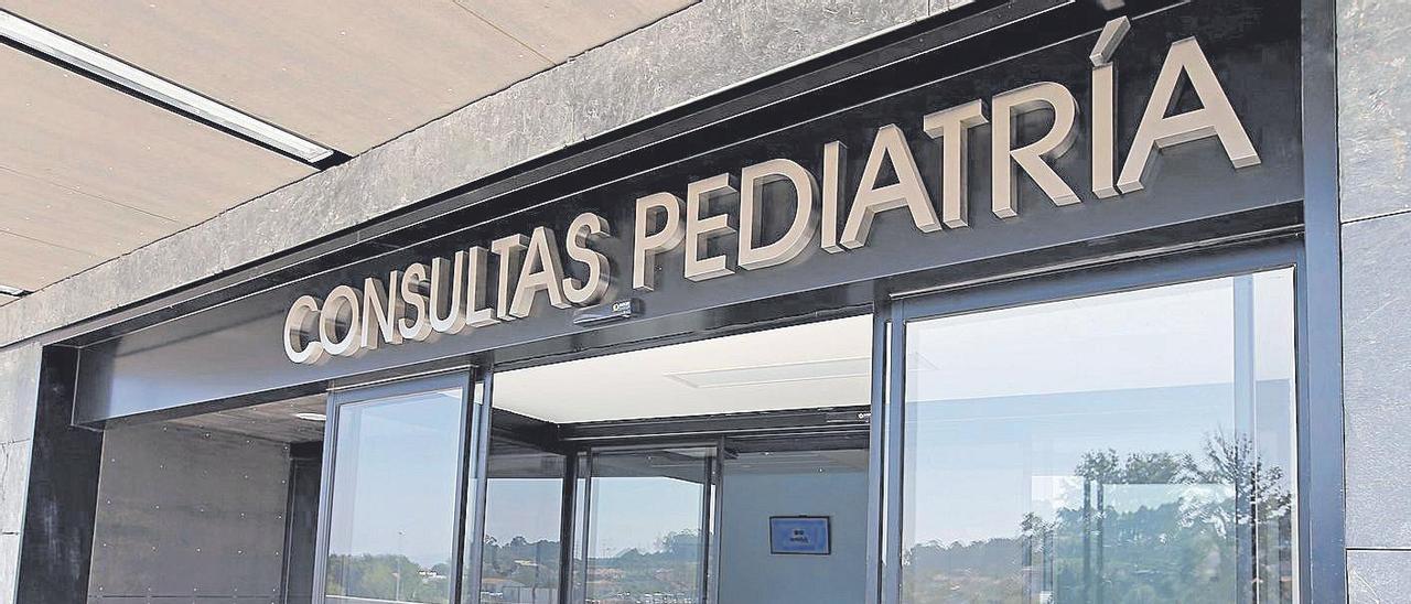 Acceso al área de pediatría del hospital Álvaro Cunqueiro.