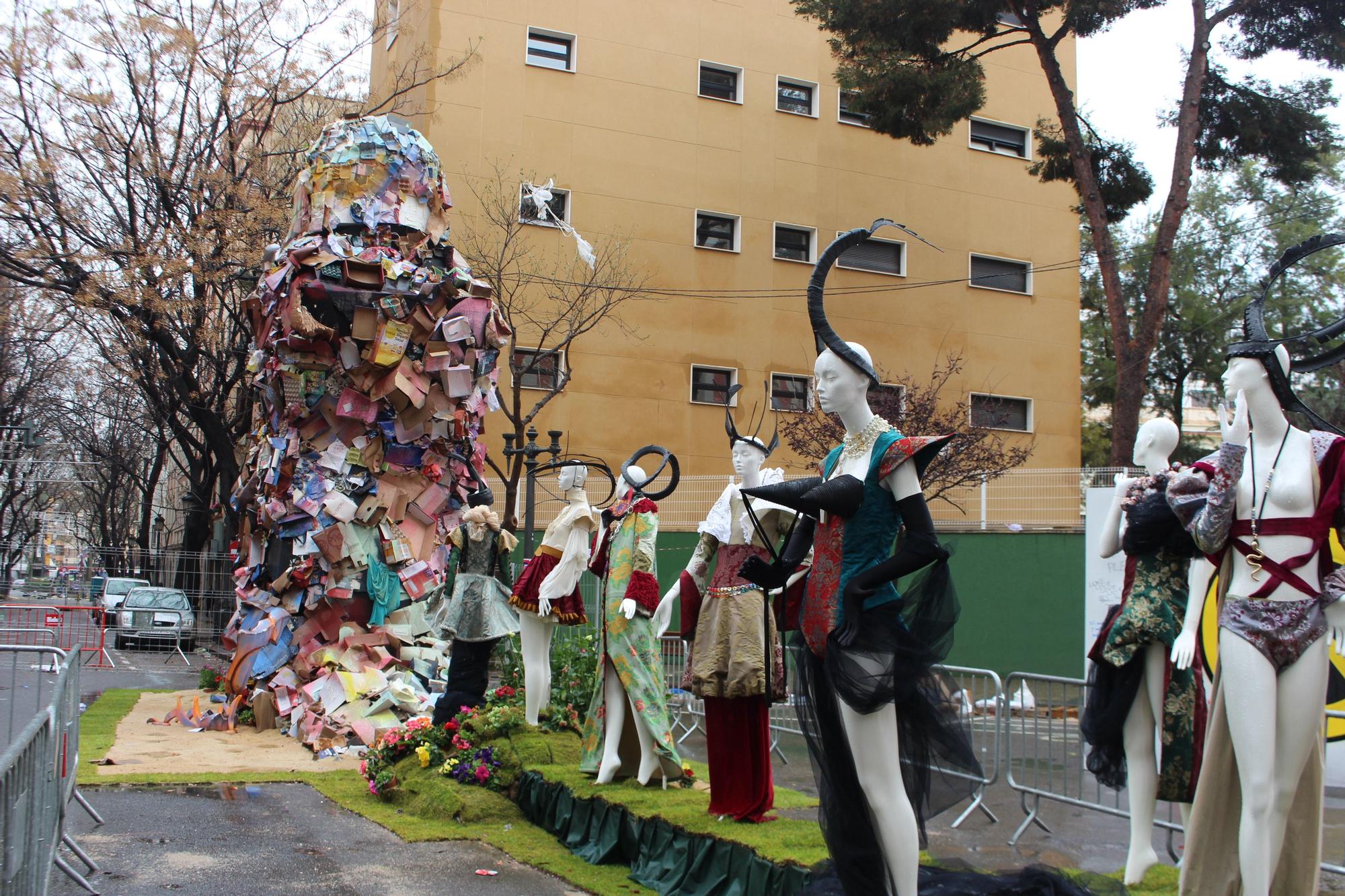 Falla y pasarela de moda sostenible de Manu Fernandez en Palleter-Erudito Orellana