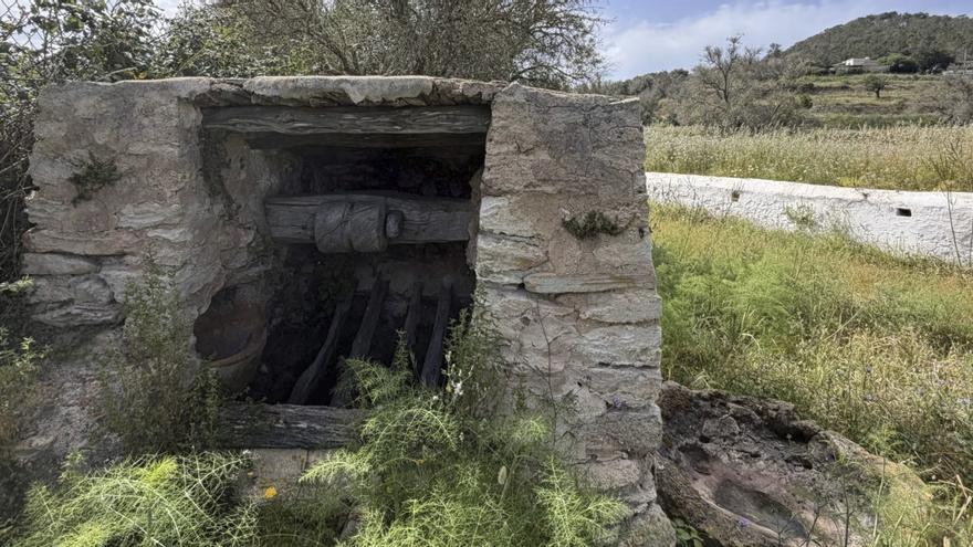 Imaginario de Ibiza | Pou de Benimussa, un manantial en un mar de hierba