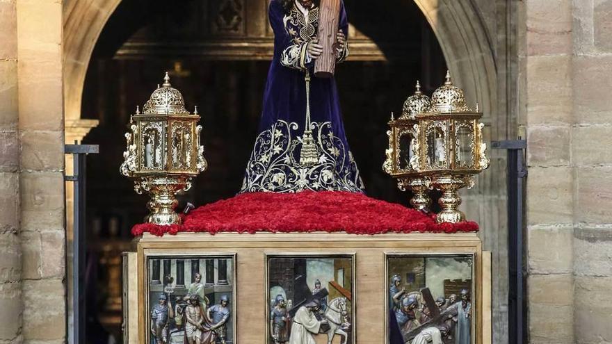 La salida del paso de la iglesia de Santo Domingo, el año pasado.