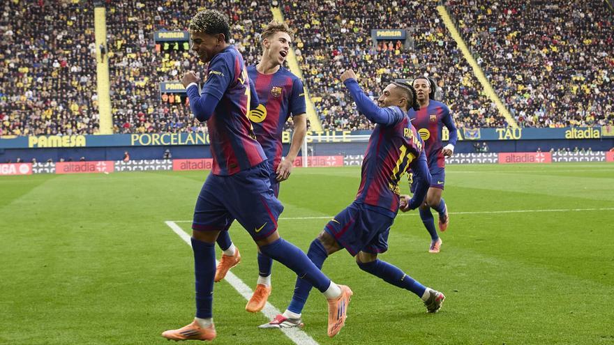 Raphinha celebra su gol al Villarreal junto a Lamine Yamal y Fermín