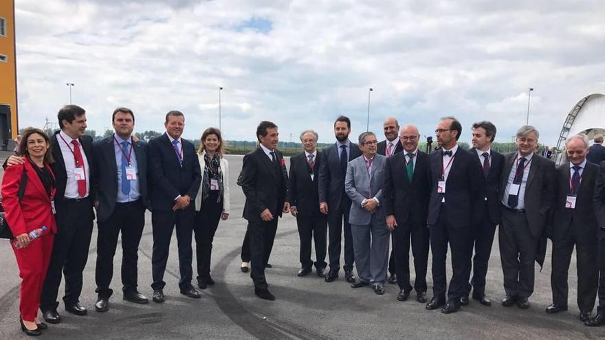 Directivos de los grupos Fuertes y Cherkizovo y representantes políticos que han viajado a Rusia para asistir a la inauguración de la planta.