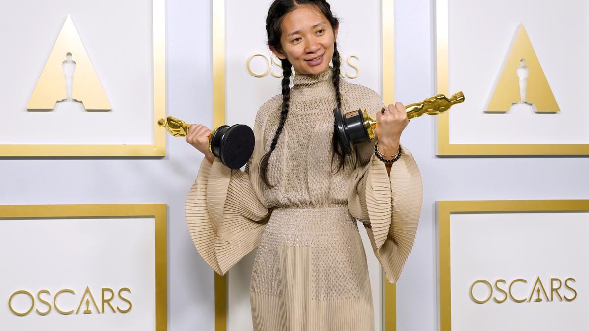 Chloé Zhao se llevó el Oscar a Mejor Dirección y Mejor Película