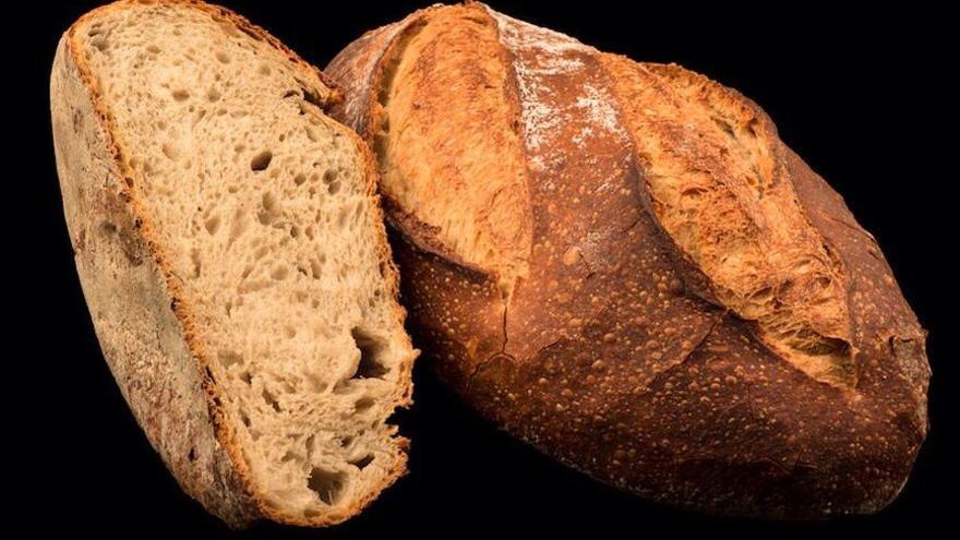 Dues barres de pa, un aliment que podria ser beneficiós per a persones amb malalties inflamatòries intestinals. Imatge publicada el 10 de gener del 2022. (Horitzontal)