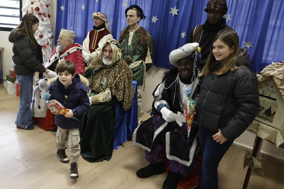 12:30 · Centro Social de Colloto — Recepción de Reyes