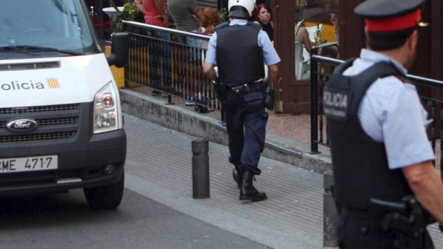 Detenen tres joves alemanys per violar una noia a Lloret