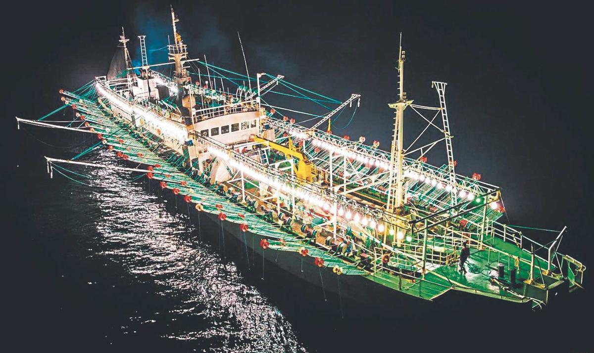 Imatge d’un dels vaixells que operen a la zona no regulada de l’Atlàntic sud.