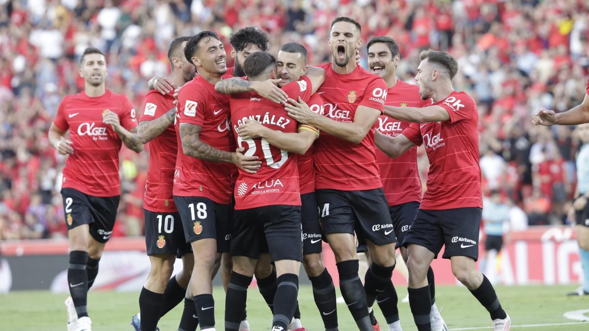 Jugadores del Mallorca celebran el gol al Valencia en el último partido de Liga