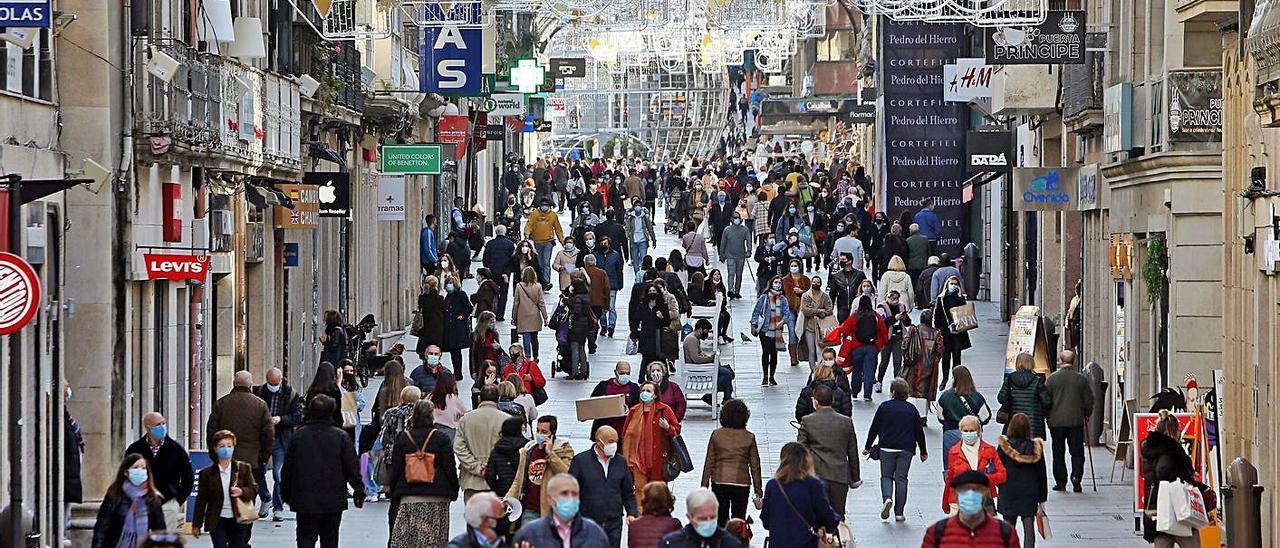 La calle Príncipe, ayer, con un gran ambiente por el “Black Friday” y el buen tiempo