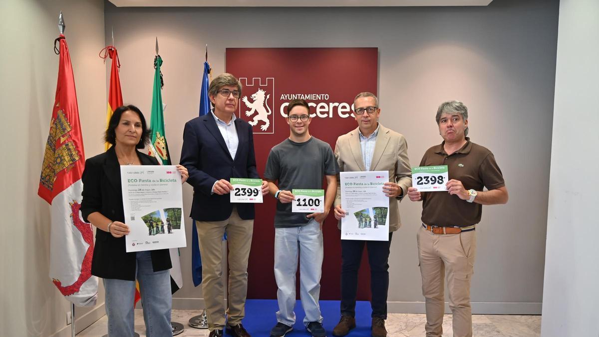 Cáceres volverá a pedalear unido: así puedes conseguir tu dorsal para la Fiesta de la Bicicleta, con El Periódico Extremadura como medio oficial