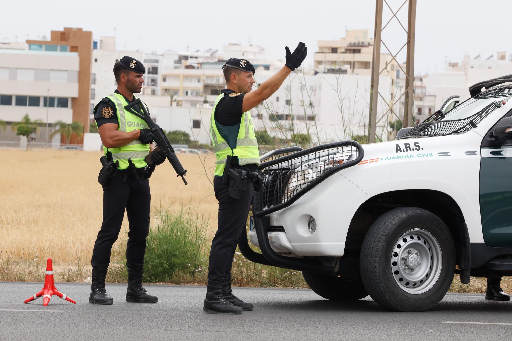 Vigilancia del grupo GAR de la Guardia Civil en Ibiza.