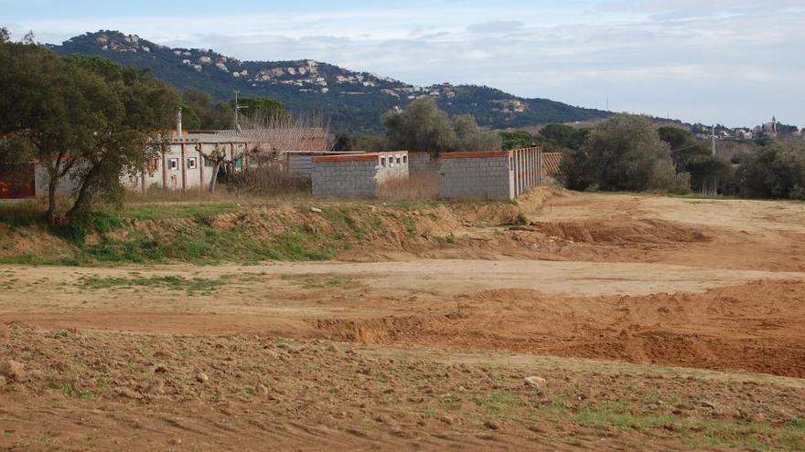 Les antigues instal·lacions dels terrenys on es farà l&#039;explotació · Diari de Girona