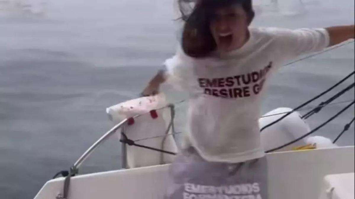 Ofelia Hentschel, concursante de la novena edición del 'Masterchef', en pleno temporal a bordo de un catamarán.