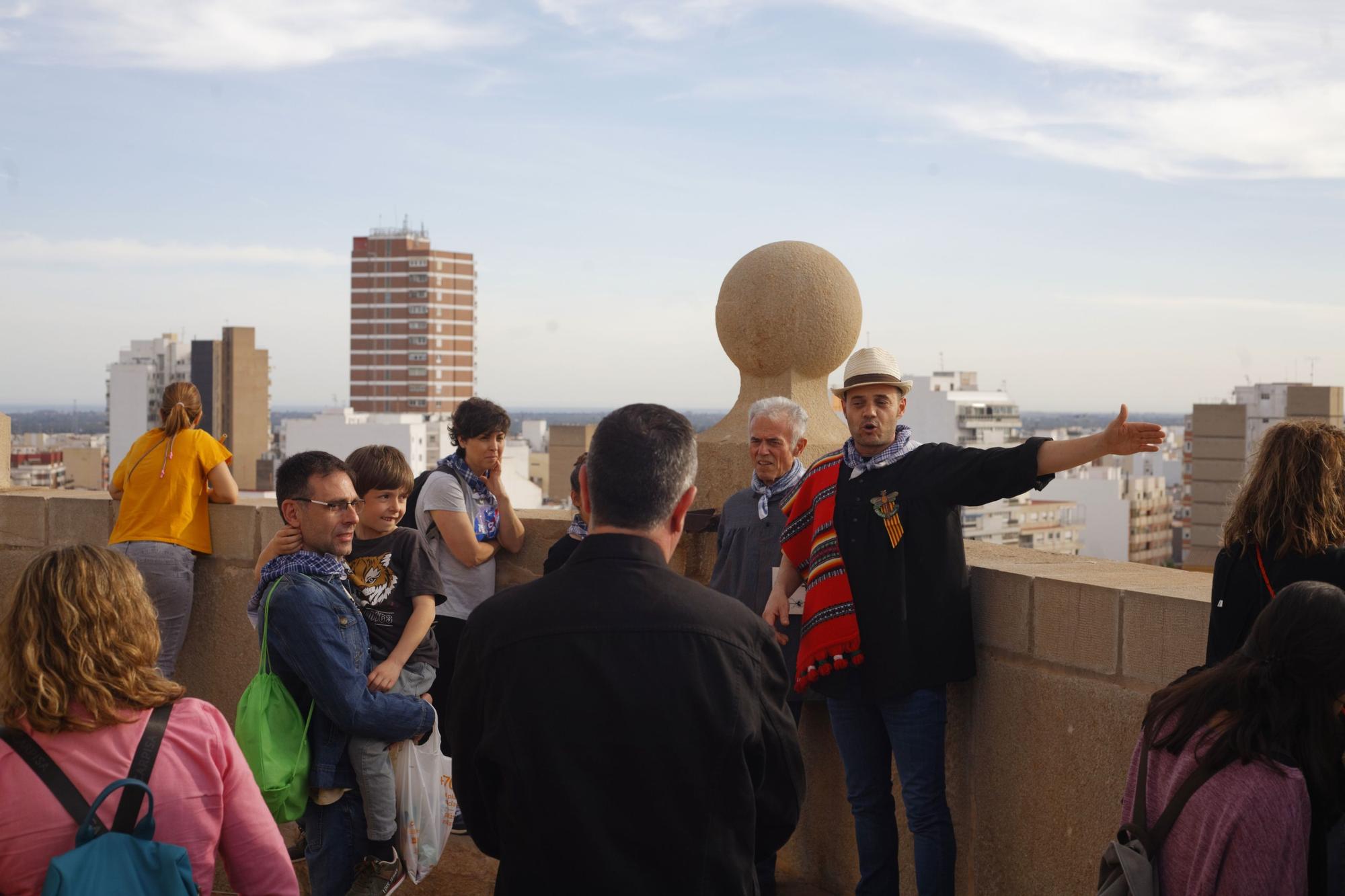 Castelló redescubre la historia del Fadrí con la Pujà de la colla El Pixaví