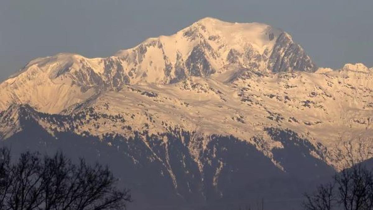 Mont Blanc accident | Two Spanish Alpine climbers die in Mont Blanc accident