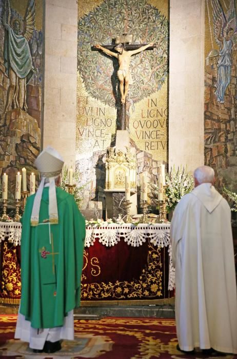 Misa de los enfermos durante las fiestas del Cristo de la Victoria en Vigo // Marta G. Brea