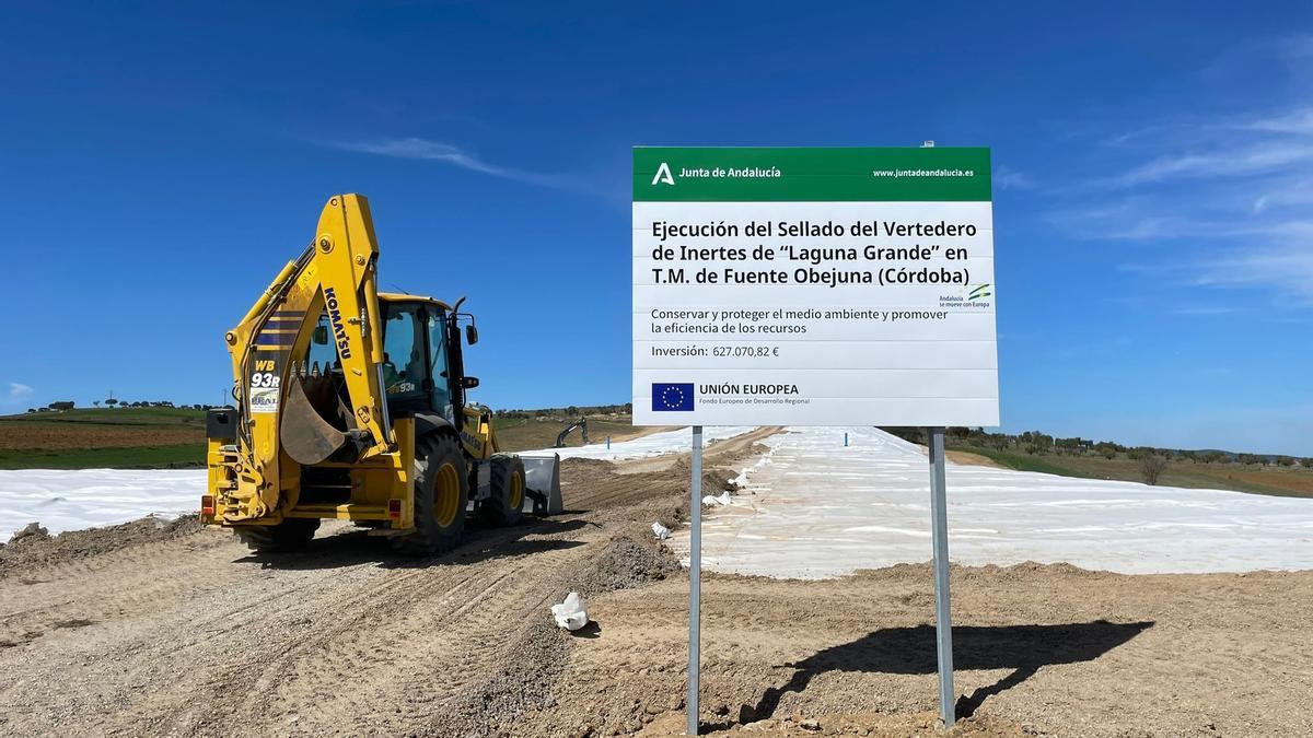 Trabajos de sellado de vertedero Laguna Grande de Fuente Obejuna.