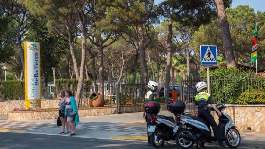 Imatge d&#039;arxiu de l&#039;entrada del Bella Terra, un dels càmpings, juntament amb el Blanc d&#039;Eivissa, que tenen obert un expedient per ampliació il·legal de les instal·lacions.