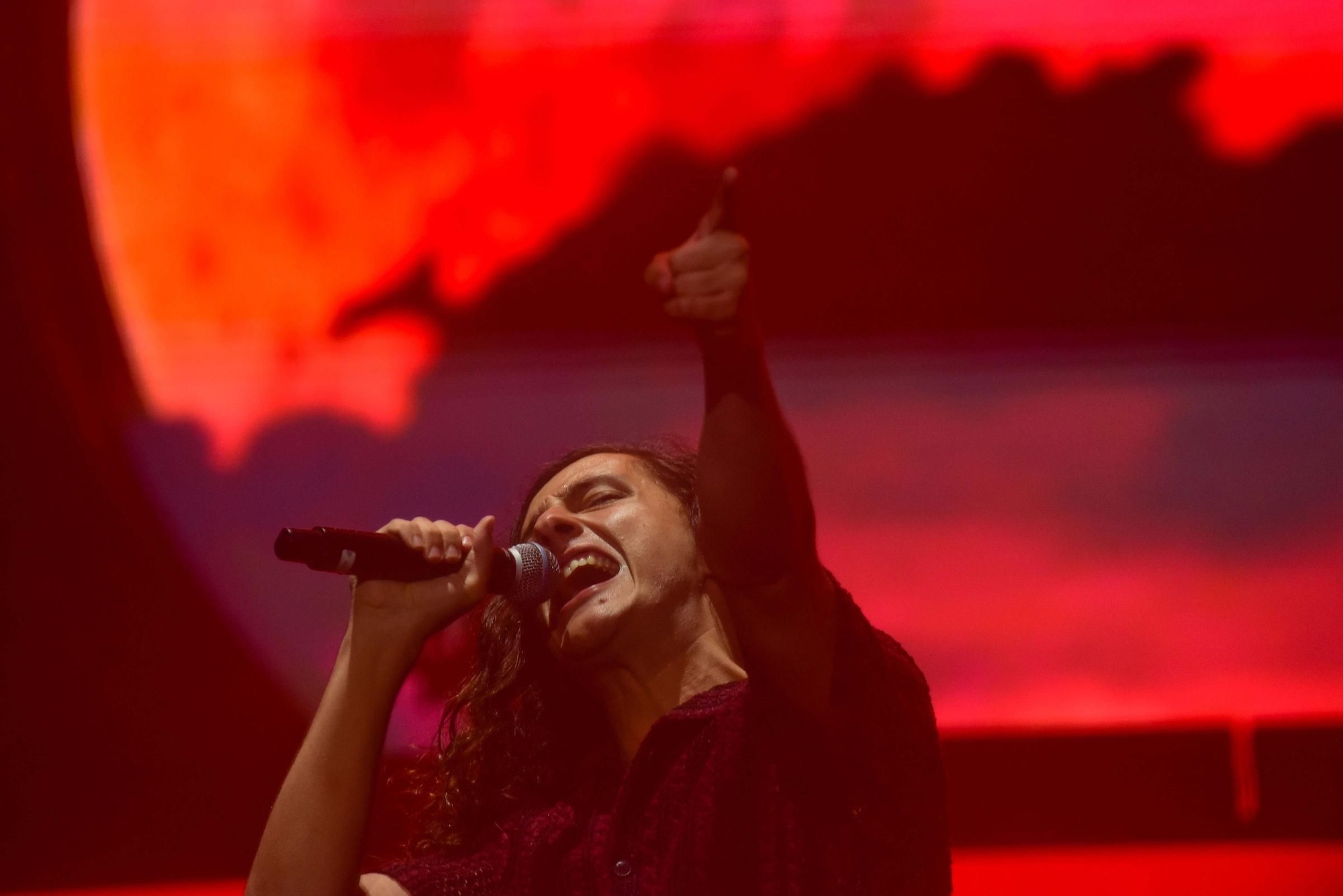 Arde Bogotá muestra su grandeza cantando bajo la lluvia de A Coruña