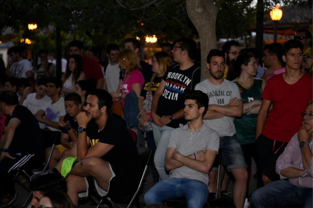 Los aficionados del UCAM lo celebran desde la universidad