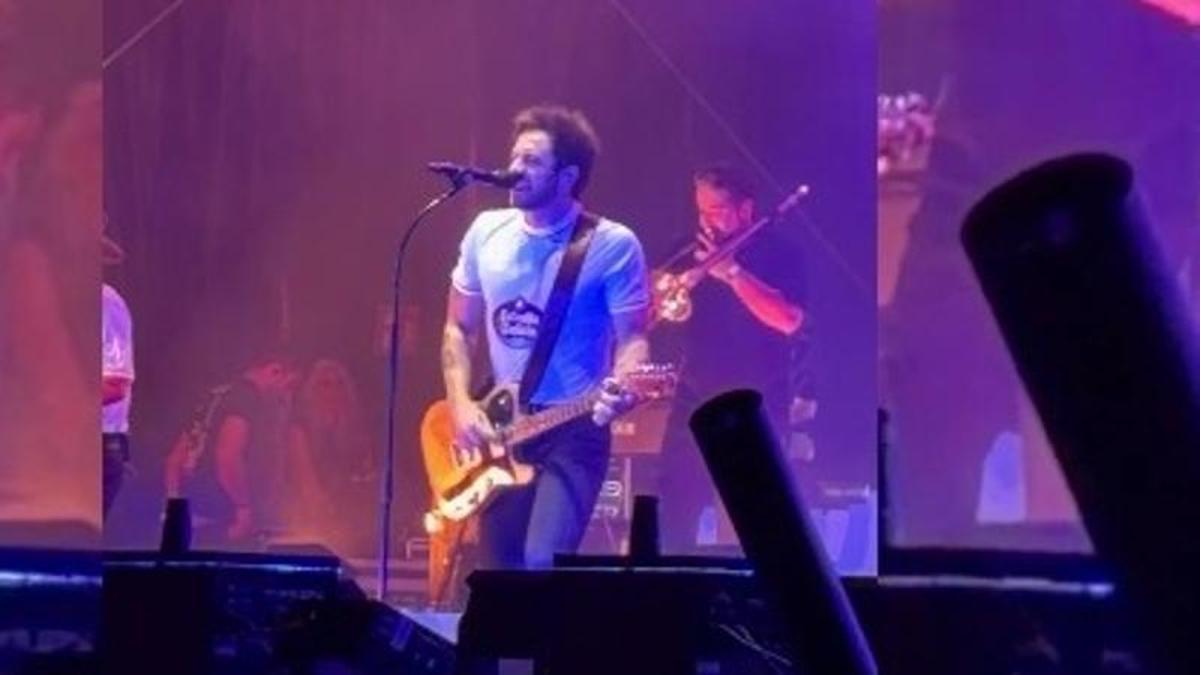 El cantante de Viva Suecia se enfundó una elástica del Celta con el dorsal de Borja Iglesias.