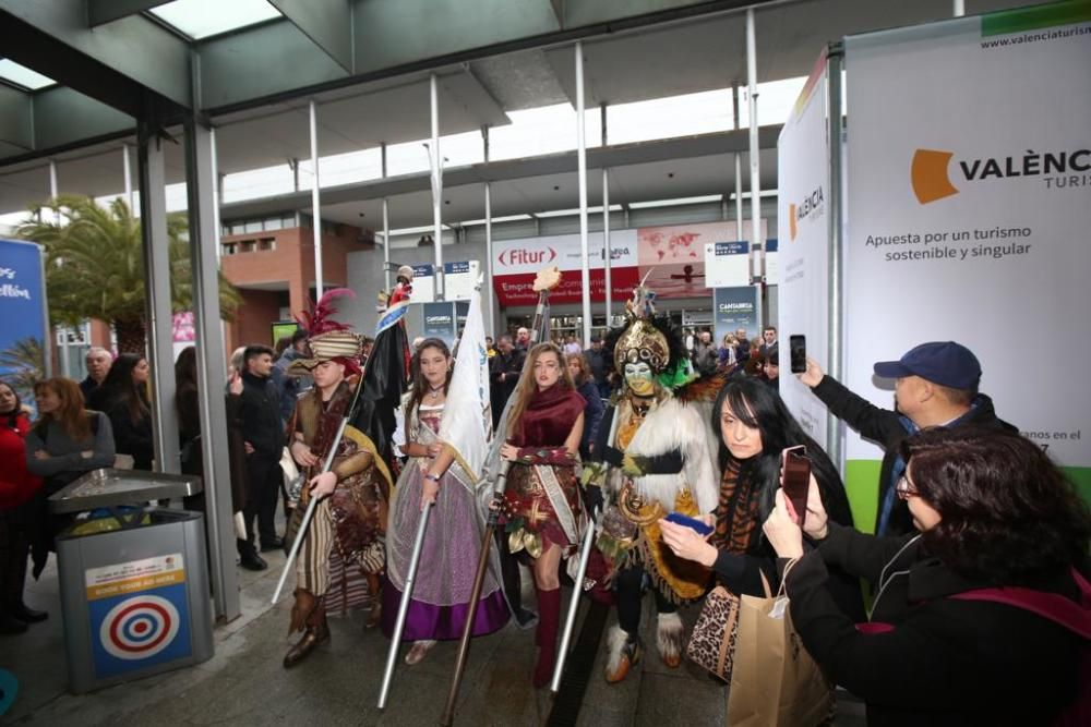 La Federación de Moros y Cristianos de Alicante lleva la fiesta a Madrid.