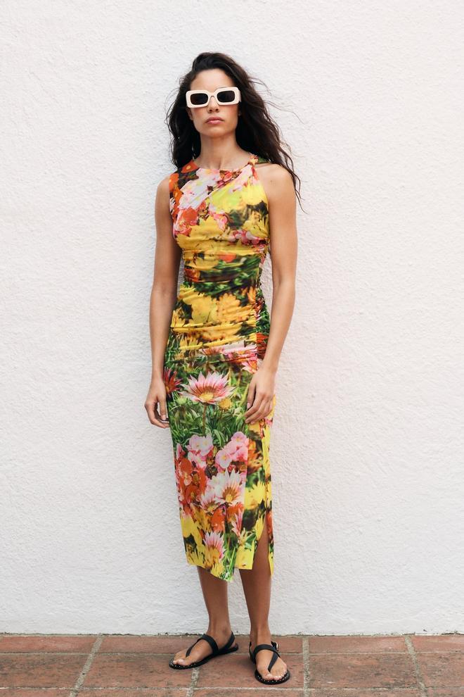 Vestido tul con estampado de flores de Zara