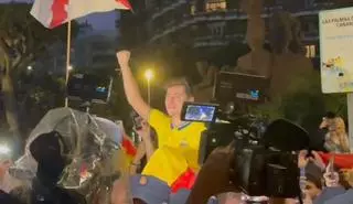 De supuestas “charlas para el diálogo” al megáfono: así fue el recibimiento de Vito Quiles en Plaza España