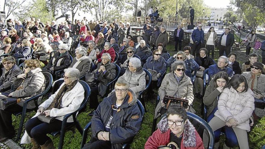 Devoción y sol en los Santos Mártires de Cáceres