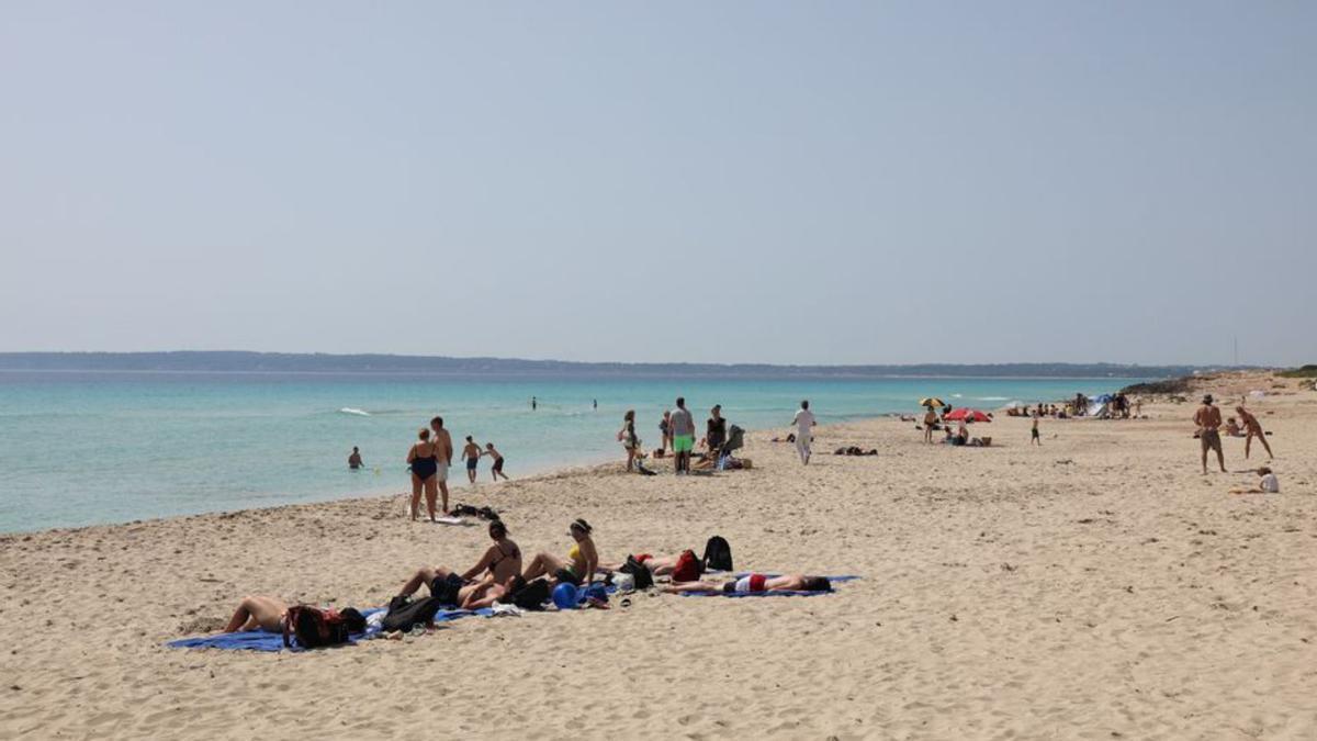 Aspecto de la playa de Migjorn en esta Semana Santa.