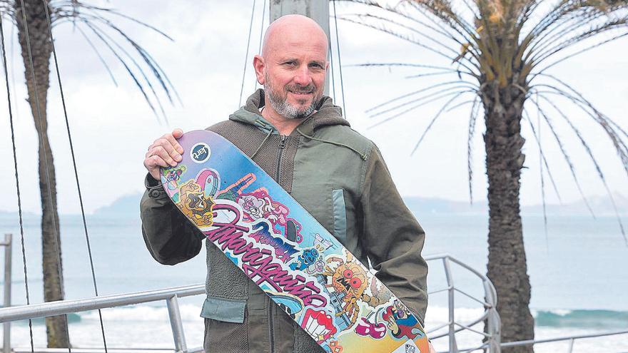 Carlos Domínguez «Piti», en el arenal de Samil, donde se celebrará íntegro el festival.