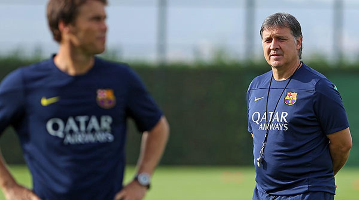 Últim entrenament dels jugadors blaugrana a la ciutat esportiva abans de posar rumb a Itàlia, on aquest dimarts juguen un partit de Champions.
