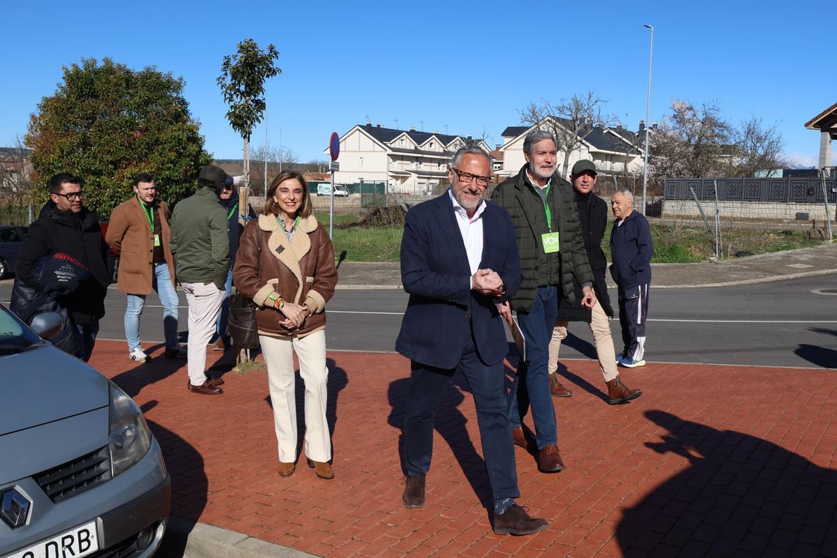 El candidato de Vox a la Presidencia de Castilla y León, Carlos Pollán, ejerce su derecho al voto, a 15 de marzo de 2026, en Carbajal de la Legua, Sariegos, León, Castilla León (España). Los castellanoleoneses están llamados hoy a las urnas para elegir a los 82 procuradores que compondrán el parlamento autonómico.