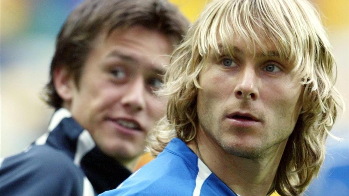 Pavel Nedved y Rosicky detrás, en una imagen de archivo de la Euro 2004