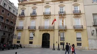 Casi 120 funcionarios de la Diputación de Valencia cobran más que el presidente Mompó