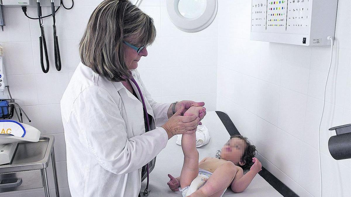 Solo la mitad de médicos que trata a niños en Castellón son pediatras