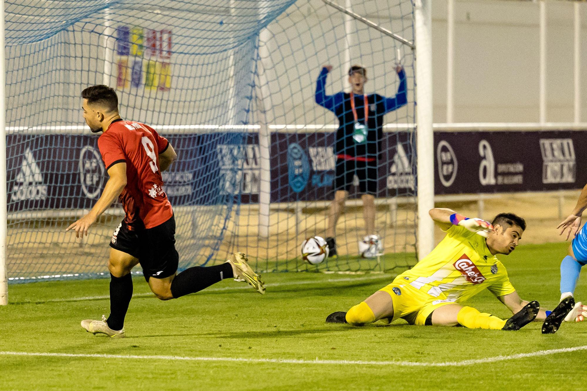 Una gran acción de Fofo finalizada por Marc Mas rompe el partido contra el Coria a diez minutos para el final y cuando todo apuntaba a la prórroga