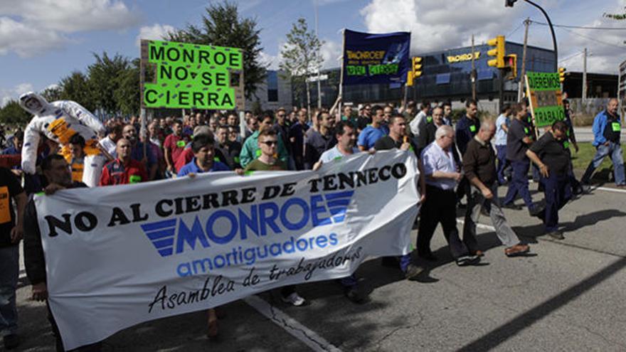 Trabajadores de Tenneco se manifiestan contra el cierre de la planta de  Gijón - La Nueva España