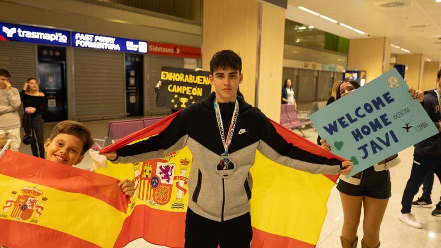 El joven Javier Linero regresa a casa tras conquistar el mundo