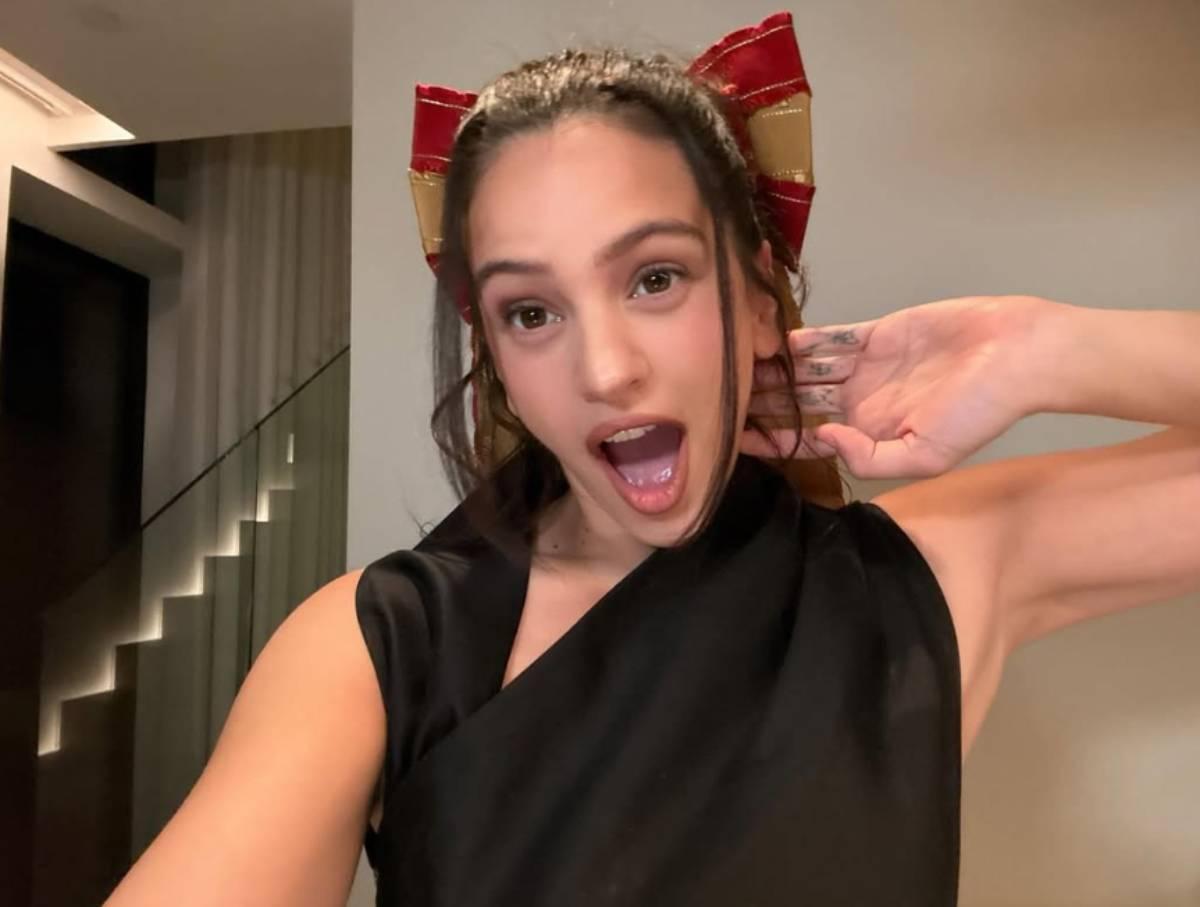 Polémica con el lazo patriótico de Rosalía