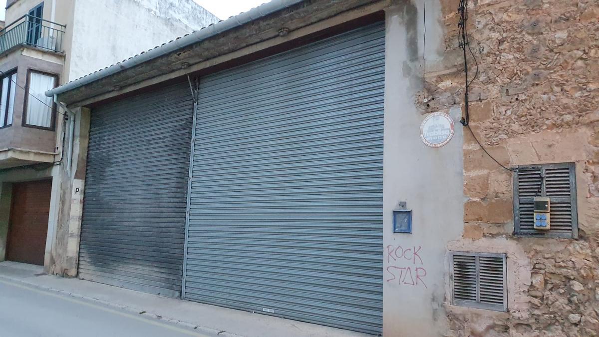 Entrada de la antigua estación de buses adquirida por el ayuntamiento de Pollença.