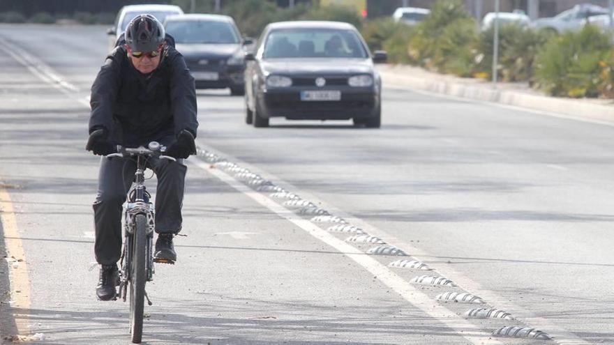 El Ayuntamiento prevé que el carril bici conecte el centro cultural Ramón Alonso Luzzy con la calle Sebastián Feringán.