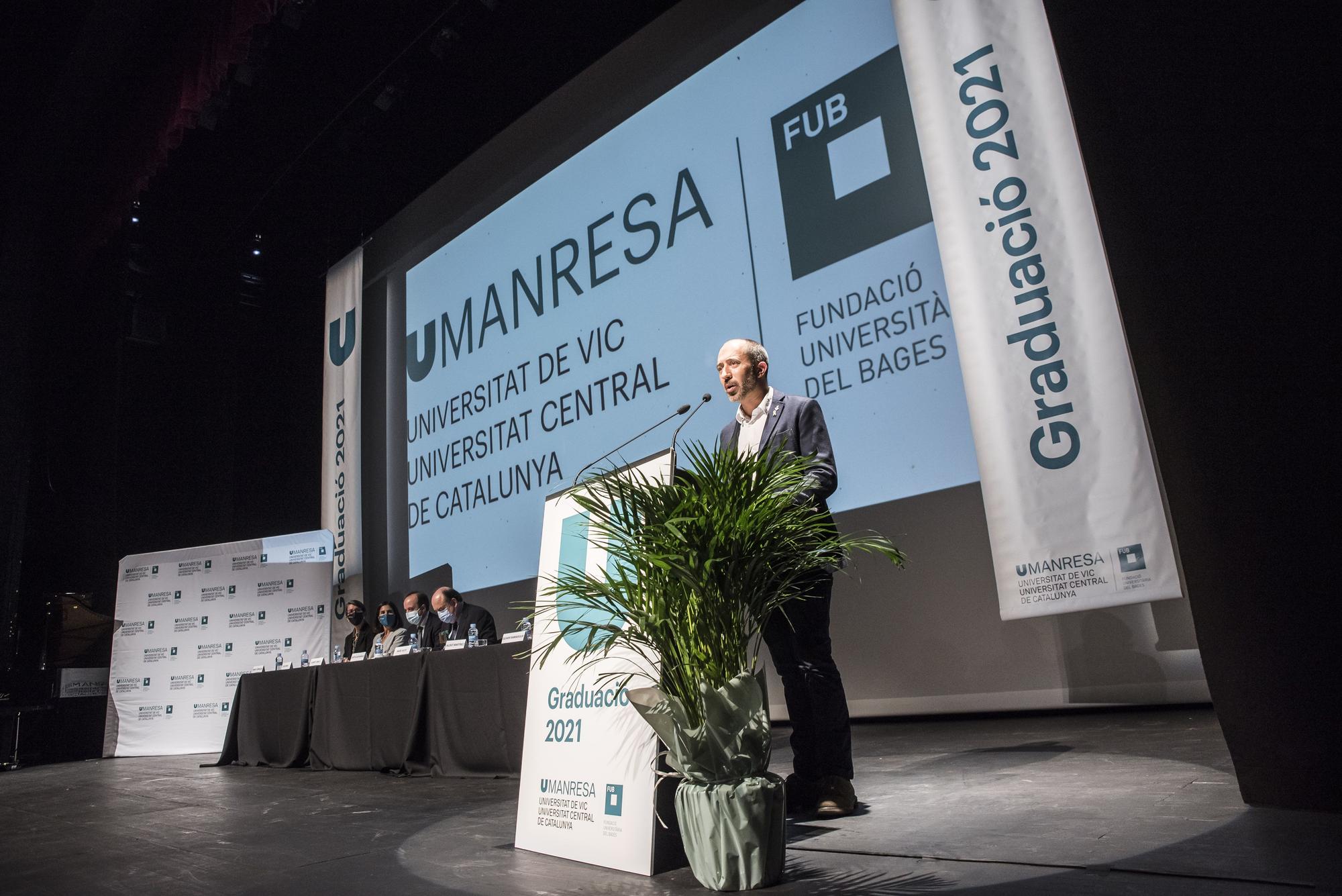 Acte de graduació de la promoció més nombrosa de la FUB dels darrers set anys