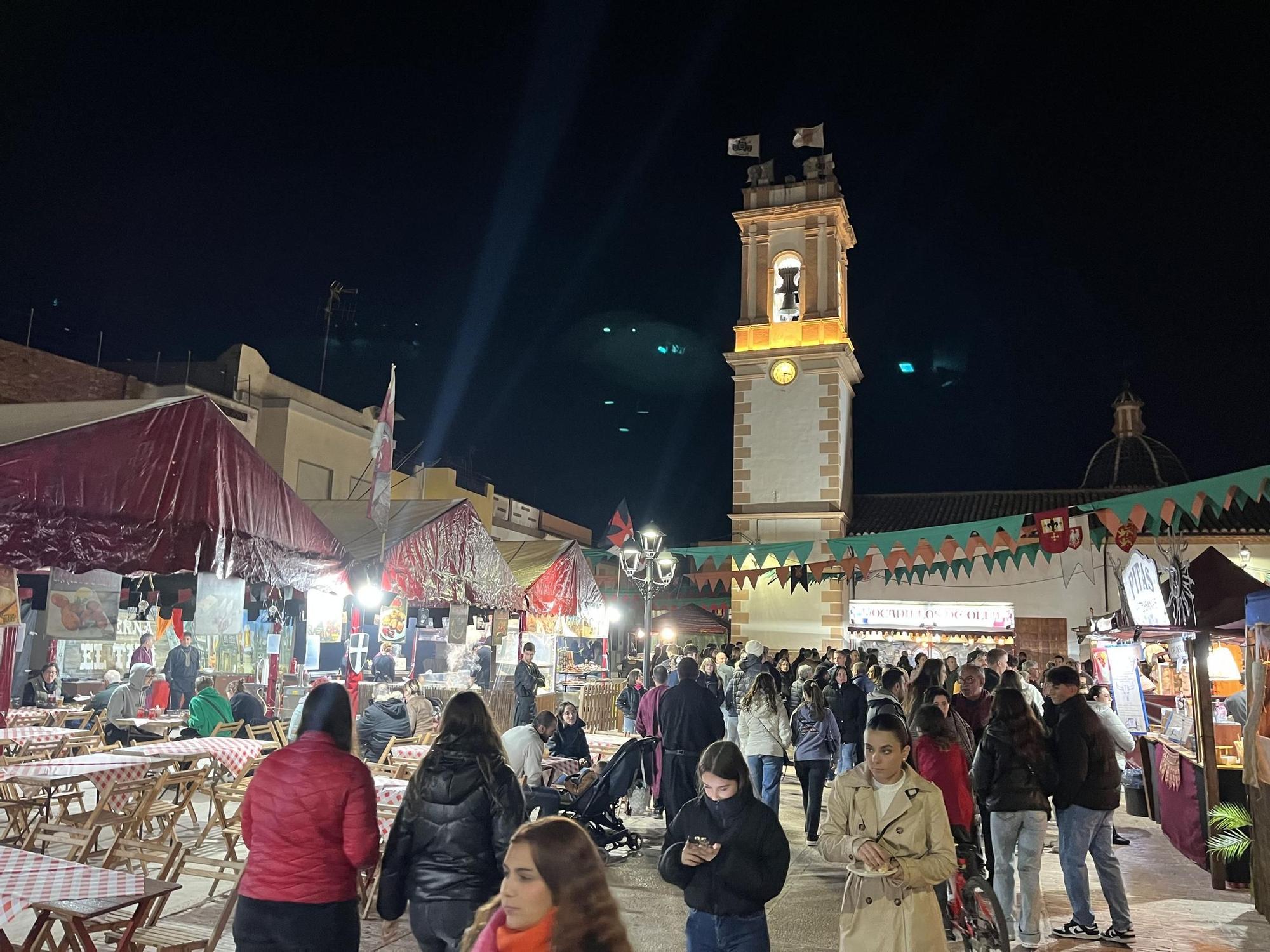 Primer día de feria en Mascarell en imágenes, una puerta abierta a la Edad Media