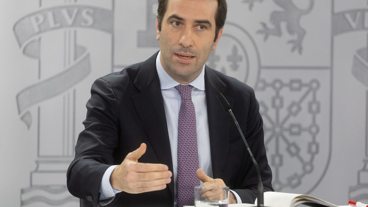 El ministro de Economía, Comercio y Empresa, Carlos Cuerpotras la reunión del Consejo de Ministros.